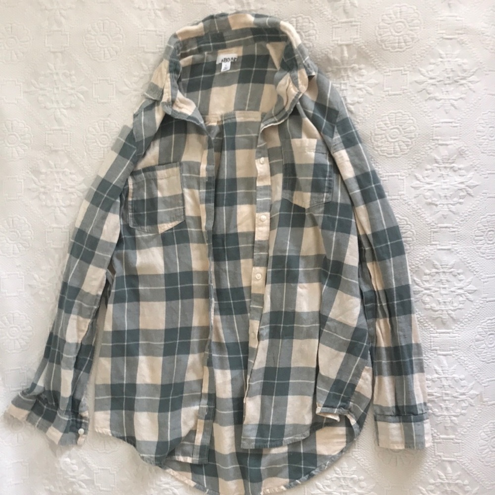 *** Green and Cream Plaid Button Up Shirt ***